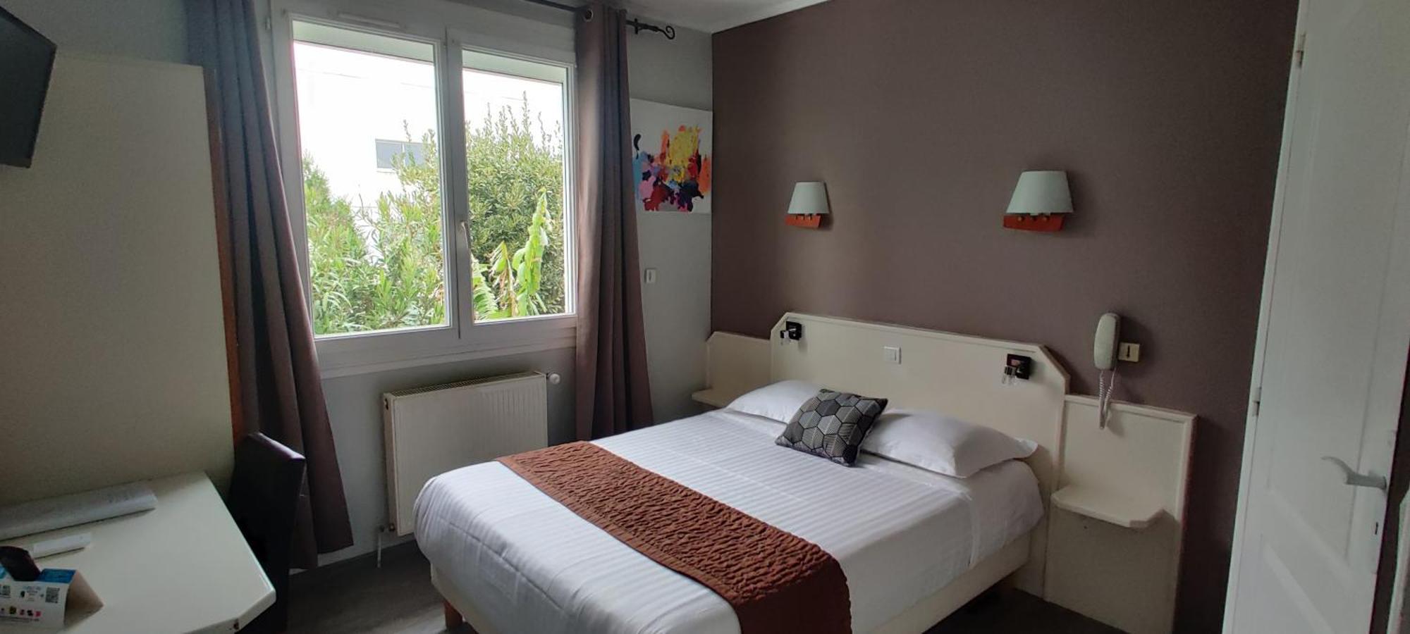 Logis Hotel Les Bleuets Royan Exterior foto