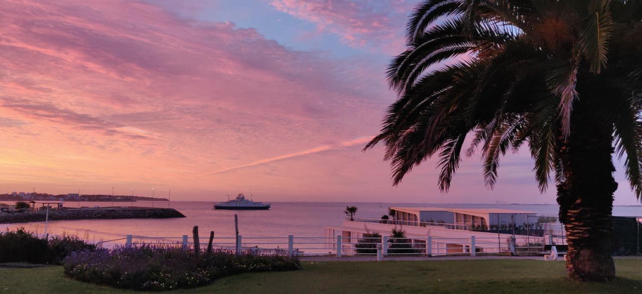 Logis Hotel Les Bleuets Royan Exterior foto